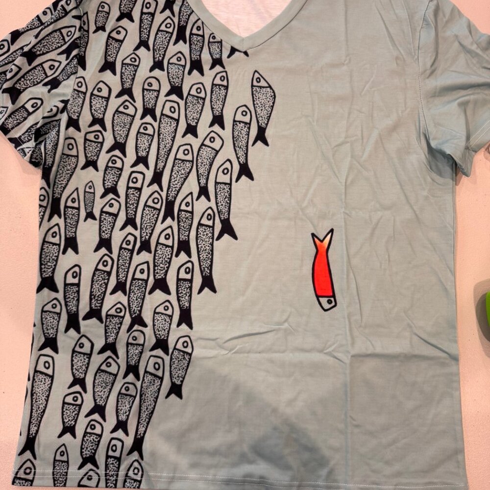 NWT - Fish Swimming Against Current Patterned Tee - Women's XL